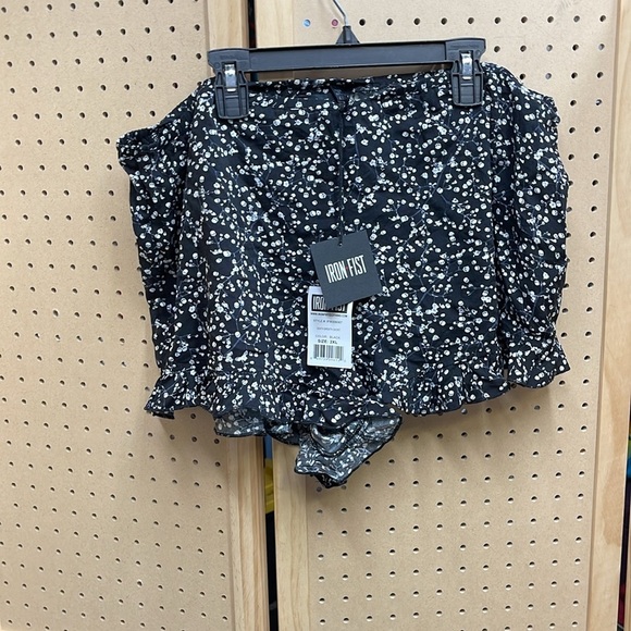 NWT Iron Fist skull shorts size 2XL - Picture 1 of 6